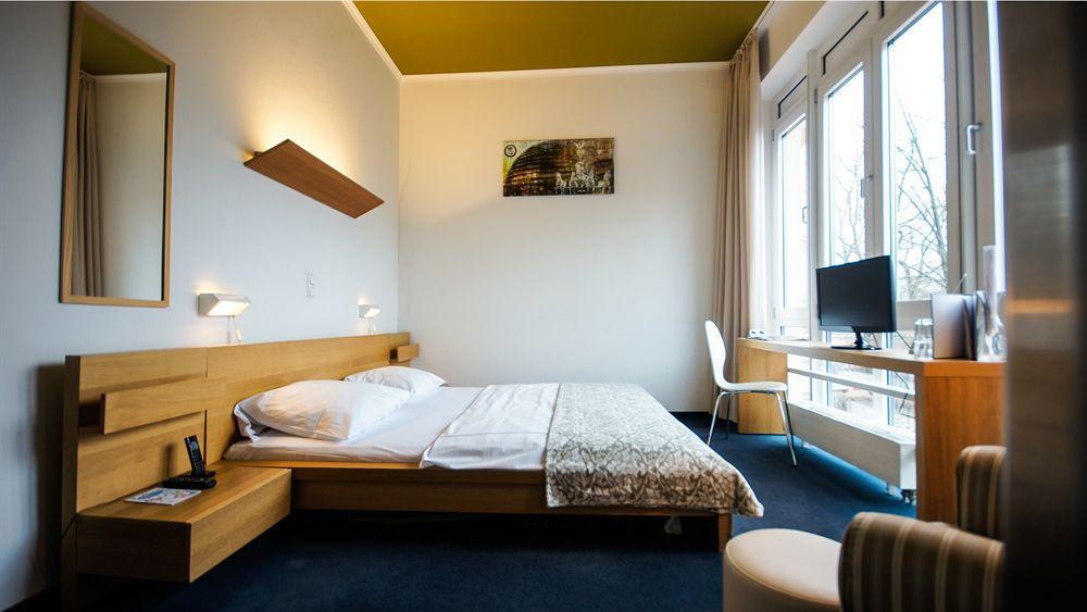 Midi Inn Parkhotel Mitte Берлин Екстериор снимка