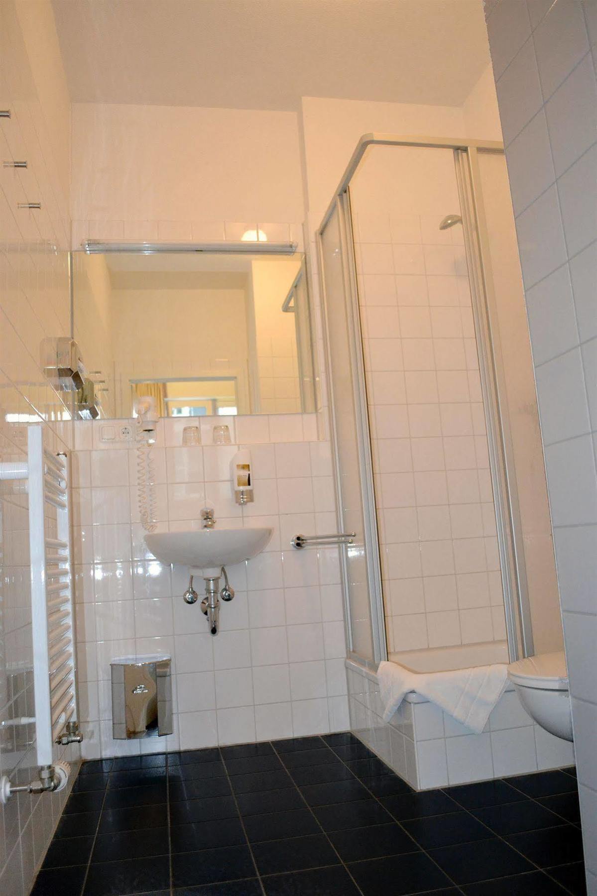 Midi Inn Parkhotel Mitte Берлин Екстериор снимка